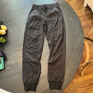Lululemon dance studio jogger size 6